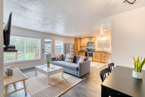 Riverbend Cabins #1-3 - Close To Ski Slopes!