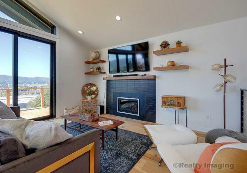 Mid Century Modern With Sweeping Northwest Hills And Sunset Views