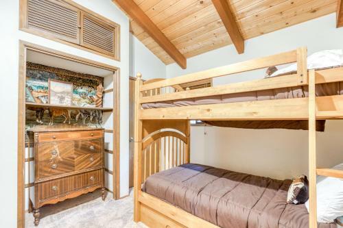 Zigzag Lodge