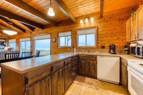 Rockaway Beach Cozy Cabin