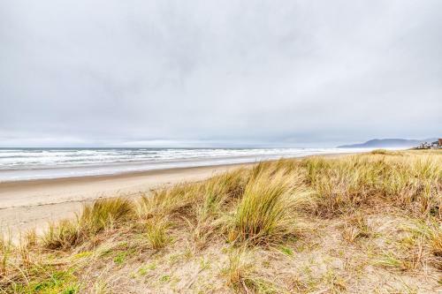 Rockaway Beach Cozy Cabin