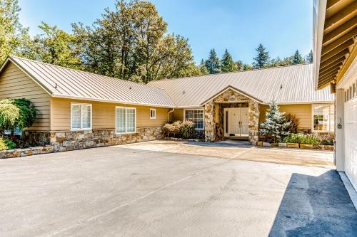 Sandy River Villa