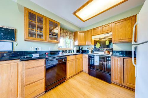 2 Bed 1 Bath Vacation Home In Seaside