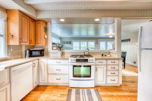 Seaside Classic Cottage