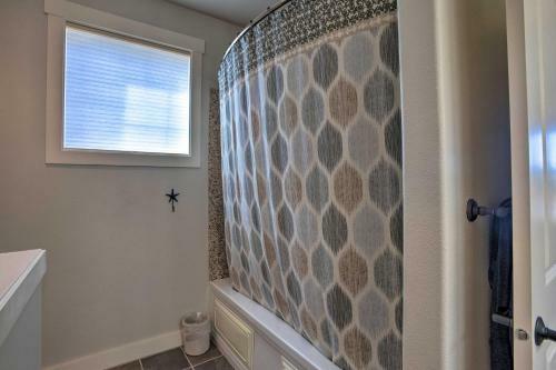 Apartamento Riverfront Condo Half Mile To Beach And Shops!