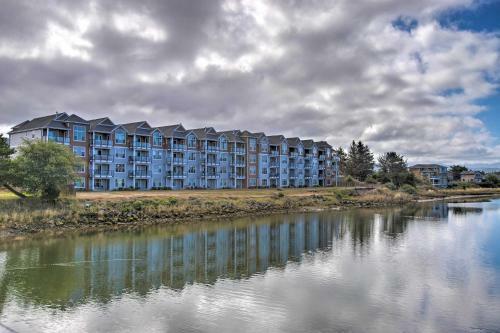 Apartamento Riverfront Condo Half Mile To Beach And Shops!