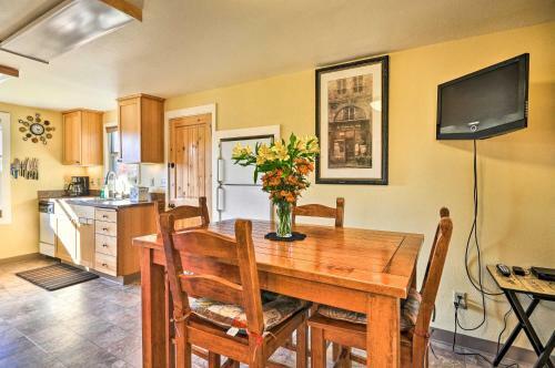 Sherwood Retreat With Yard, Walk To Old Town!
