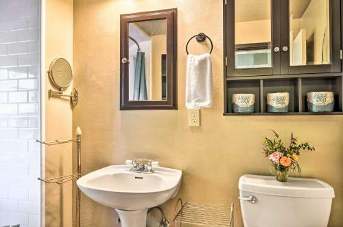 Sherwood Retreat With Yard, Walk To Old Town!