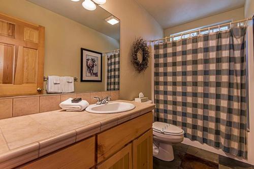 Wallowa With Western Charm