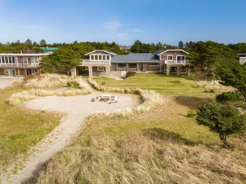 New Listing! Stone Cottage With Private Beach Path Home
