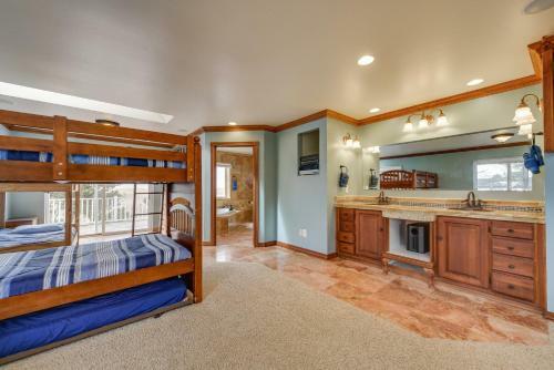 New Listing! Stone Cottage With Private Beach Path Home