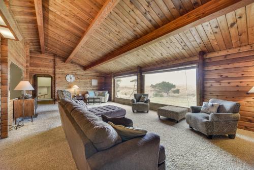 New Listing! Stone Cottage With Private Beach Path Home