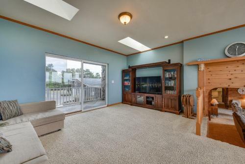 New Listing! Stone Cottage With Private Beach Path Home