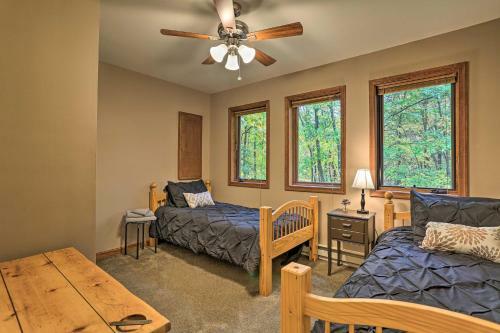 Pocono Mountains Retreat With Pool Table And Hot Tub!