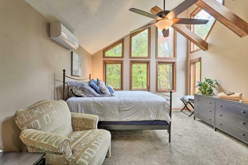 Pocono Mountains Retreat With Pool Table And Hot Tub!