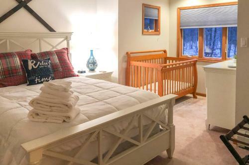 Luxe Escape On Lake Towamensing With Game Room!