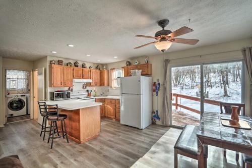 Poconos Home With Community Pool 2 Mi To Lake!