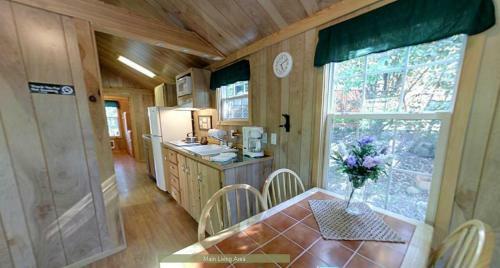 Round Top Premiere Cottage 7