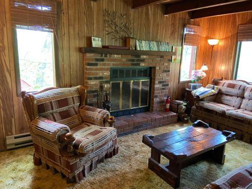 Saw Creek Cabin - Regent Hilltop