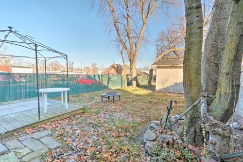 Colorful Abode With Yard, 9 Mi To Sesame Place!
