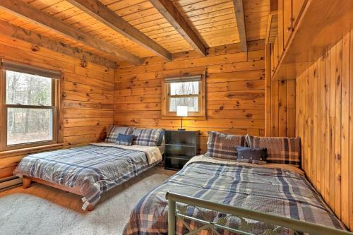 Pocono Mountains Getaway By River And Ski Area!