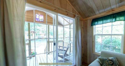 Round Top Premiere Cottage 5