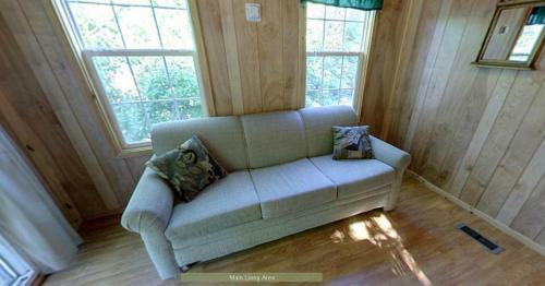 Round Top Premiere Cottage 6