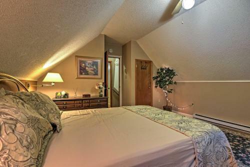 Peaceful Home With Deck Near Lake Wallenpaupack!