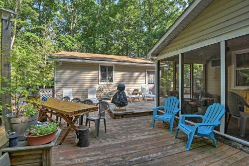 Peaceful Home With Deck Near Lake Wallenpaupack!