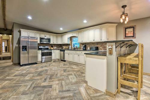Spacious Kunkletown Home With Full Game Room And Deck!