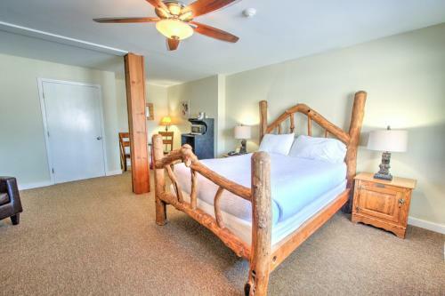 Hotel East Shore Lodging