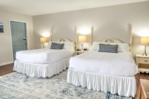 Hotel East Shore Lodging