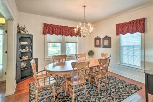 Charming Amish Country Home With Private Pool And Bbq!