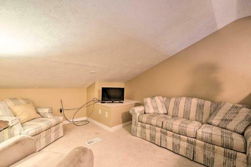 Townhome With Lake Club Access, Less Than 1 Mi To Ski!