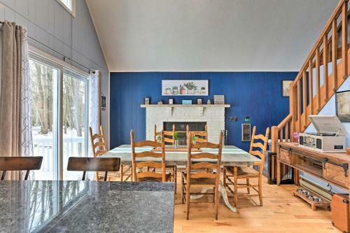 Charming Lake Ariel Cabin With Resort Amenities