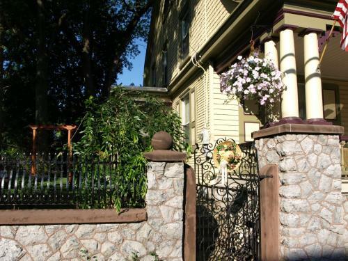 Manheim Manor Bed & Breakfast