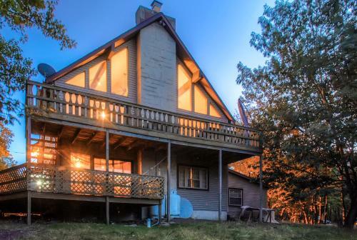 Lake Harmony Home With Hot Tub, Deck And Forest Views!