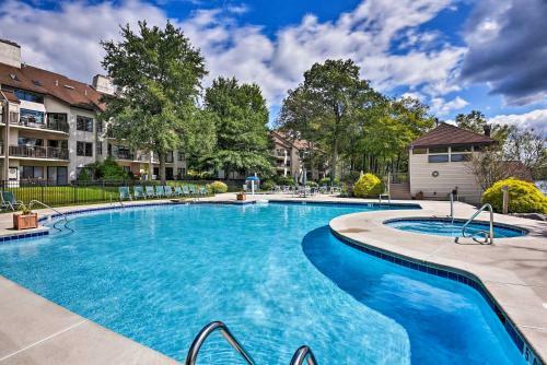 Apartamento Lakefront Poconos Condo With Pool Access And Water Views!
