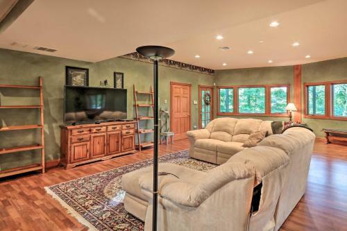 Lake Harmony Home With Deck, Near Skiing And Golf