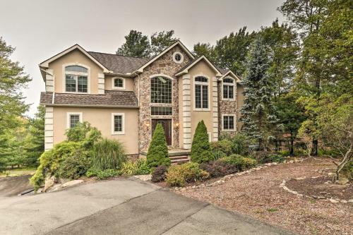 Lake Harmony Home With Deck, Near Skiing And Golf