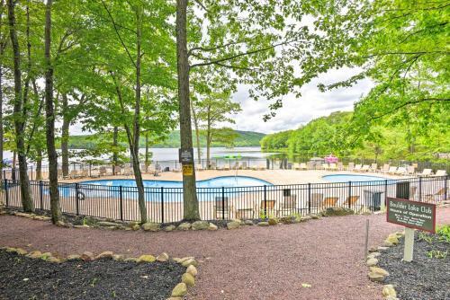Big Boulder Mountain Townhome With Lake Club Access!
