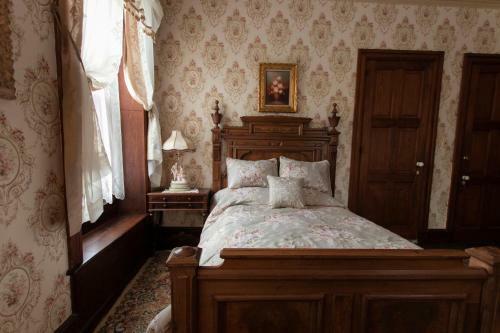 Gifford-risley House Bed And Breakfast