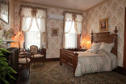 Gifford-risley House Bed And Breakfast