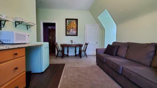 Gifford-risley House Bed And Breakfast