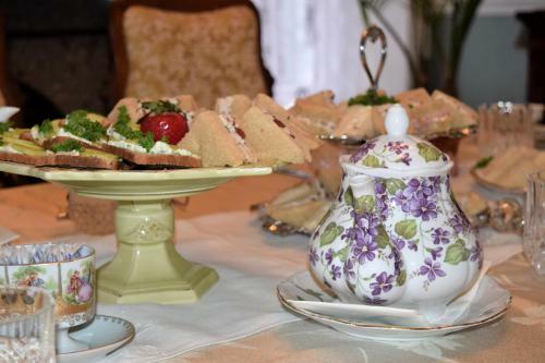 Gifford-risley House Bed And Breakfast
