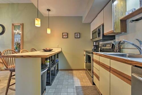Lake Harmony Townhome - 1 Mi Big Boulder Ski Area!