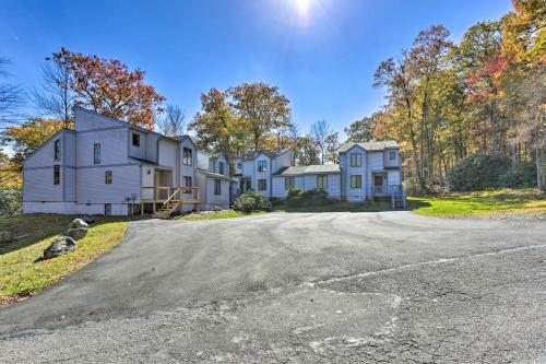 Poconos Home With Shared Pool, 9 Mi From Jack Frost!