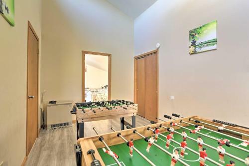 Poconos Home With Shared Pool, 9 Mi From Jack Frost!