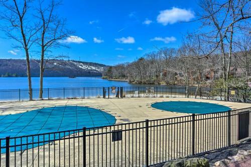 Apartamento Condo On Big Boulder Lake With Pools And Dock!