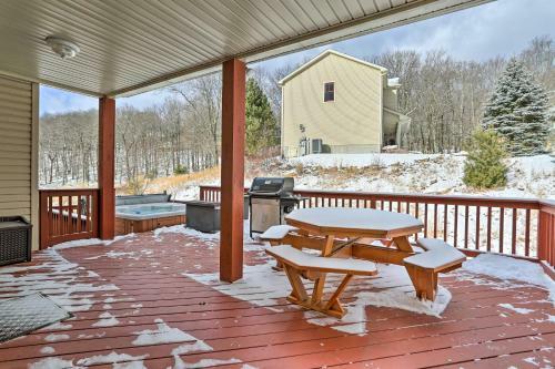 Home With Deck And Hot Tub Half Mi To Big Boulder